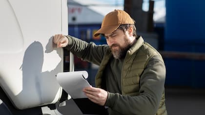 Juez de Alameda beneficia a más de 20.000 conductores de camiones inmigrantes con su fallo sobre licencias CDL