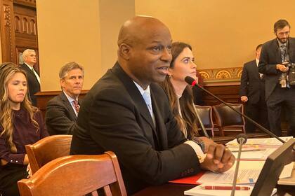 Juez de condado en Chicago prohíbe que el ICE realice arrestos en tribunales