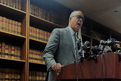 Juez desestima caso de desacato contra agente de ICE por arresto fuera de tribunal en Boston