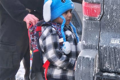 Juez emite orden que impide deportar a ecuatoriano y su hijo de 5 años detenidos en Minnesota