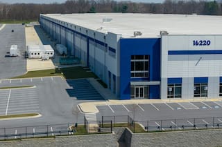 Juez frena conversión de almacén de Maryland en centro de procesamiento de inmigrantes