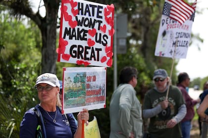 Juez ordena a Florida y a las autoridades federales revelar acuerdos de “Alcatraz de los Caimanes”