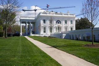 Juez ordena al gobierno de Trump frenar construcción del salón de baile en la Casa Blanca