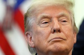 Jueza extiende bloqueo al “fondo antipolitización” de Trump por 1.800 millones de dólares