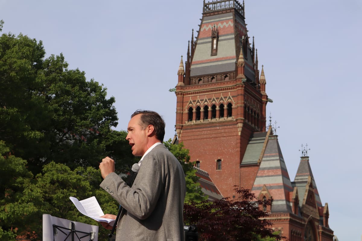Jueza extiende orden contra prohibición de estudiantes extranjeros en Harvard