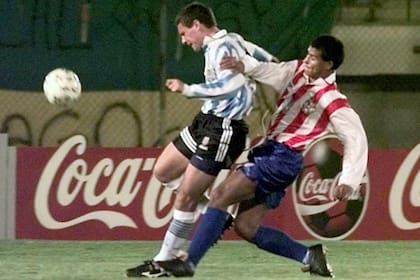 Jugador de selección; hizo todo el recorrido con Passarella, y a último momento, el Káiser lo dejó afuera de Francia 98