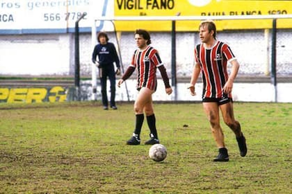 Jugador que siempre la remó en el barro del ascenso (como jugador y DT), aquí en Chacarita.