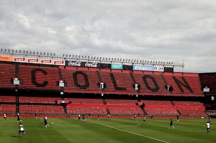 El estadio de Colón, escenario de un entrenamiento sabalero