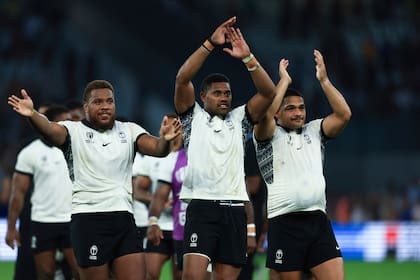 Jugadores de Fiji celebran el histórico triunfo ante Australia en el último Mundial