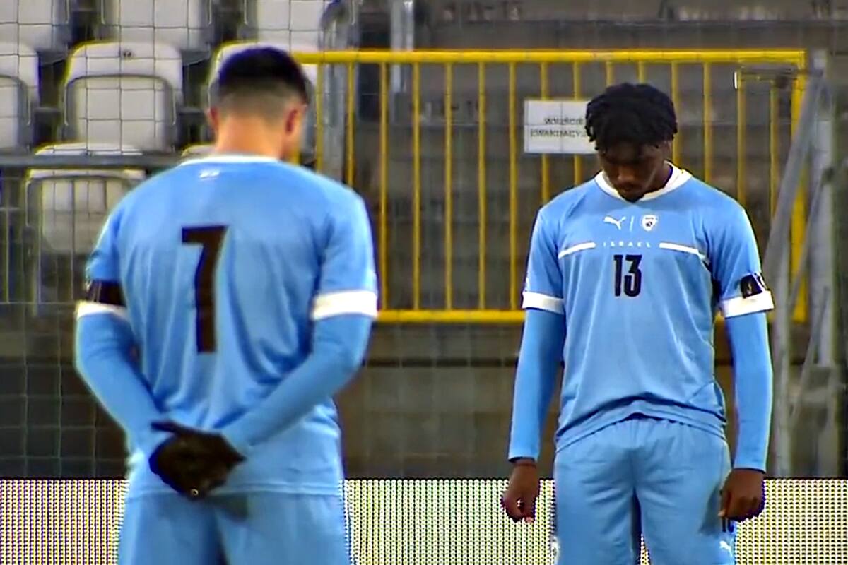 Jugadores de Israel rinden su homenaje a las víctimas del ataque de Hamas