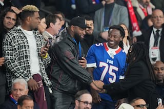 Jugadores de Saints admiran la Torre Eiffel, asisten a partido del PSG y no temen por la seguridad