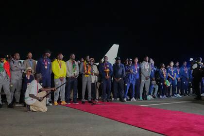 Jugadores de Senegal son aclamados como héroes en Dakar tras conquistar la Copa Africana