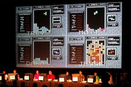 Jugadores durante la competición semifinal del Campeonato Mundial de Tetris Clásico