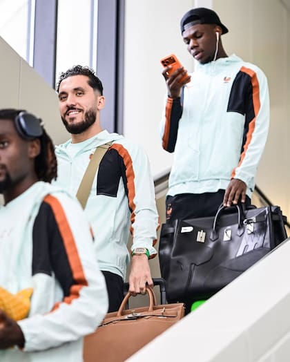 Jugadores franceses con bolsos de Hermès