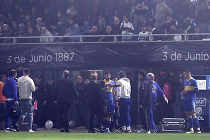Jugadores y público afectados por los gases; el partido entre Gimnasia y Boca fue suspendido definitivamente en La Plata