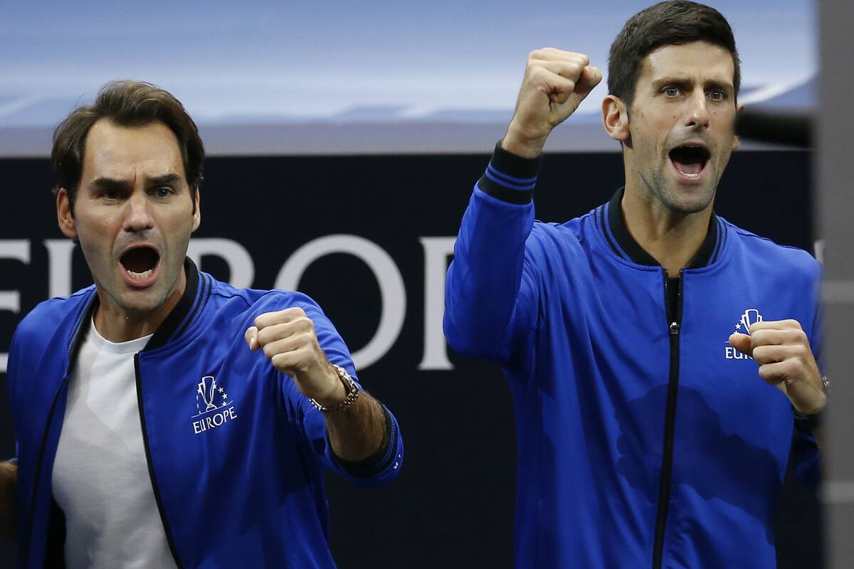 Jugando o alentando a sus compañeros del equipo de Europa, Federer (con Djokovic) vive intensamente la Laver Cup
