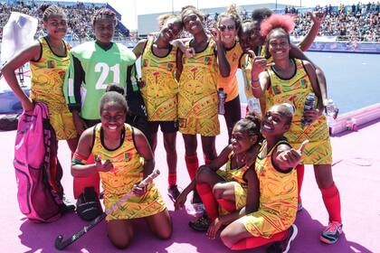 Jugar al hockey sin zapatillas a enfrentarse a la Argentina