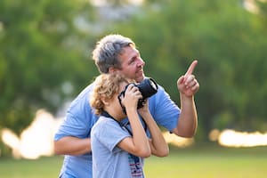 jugar y aprender: usar las funciones para sacar una foto digital sin mensajes entrando ni otras interrupciones que tienen el celular, es una buena alternativa para compartir tiempo entre padres e hijos sin aburrirse