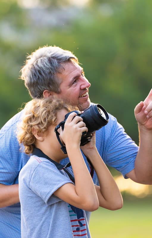jugar y aprender: usar las funciones para sacar una foto digital sin mensajes entrando ni otras interrupciones que tienen el celular, es una buena alternativa para compartir tiempo entre padres e hijos sin aburrirse