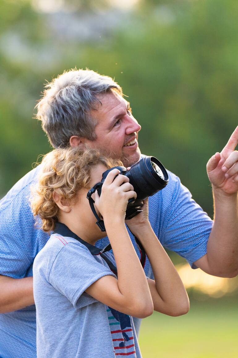 jugar y aprender: usar las funciones para sacar una foto digital sin mensajes entrando ni otras interrupciones que tienen el celular, es una buena alternativa para compartir tiempo entre padres e hijos sin aburrirse