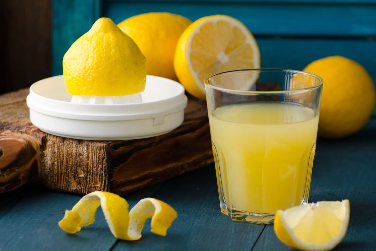 Jugo de limón antes de desayunar, uno de los tips