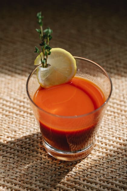 Jugo de tomate (IMAGEN DE ARCHIVO)
