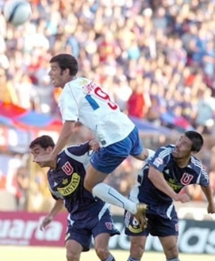 Jugó en Universidad Católica, de Chile, donde se desenvolvió con altura y gritó "campeón"