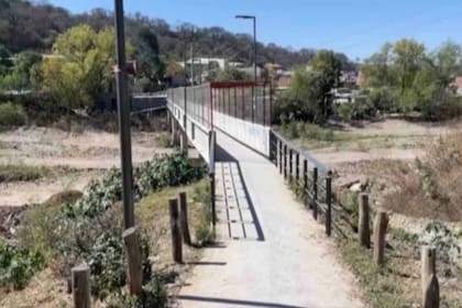 Jujuy: caminaba cerca de un río junto a su hijo de 6 años y un rayo lo mató