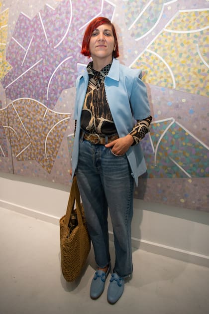 Julia Converti, ex gerente general de ArteBA, en la muestra de Edgardo Giménez.
