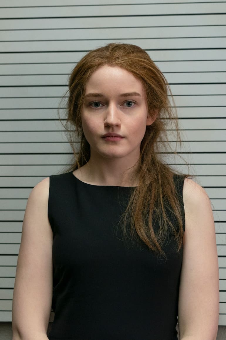 Julia Garner como Anna Delvey en Inventando a Anna