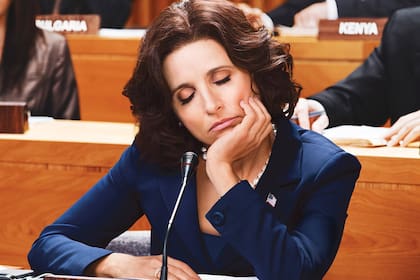 Julia Louis Dreyfus como Selina Meyer en Veep, la serie de HBO por la que ha ganado innumerables premios por su retrato de una vicepresidenta (luego primera mandataria) tan torpe como ególatra