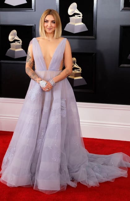Julia Michaels lució una imagen de princesa con el diseño de Paolo Sebastian en un tono lavado y textiles vaporosos