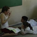 El halago que escondía una trampa y que persiguió a Julia toda su vida por ser sorda