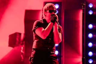 Con auto-tune, pero bien renovado y sostenido por su característico estilo