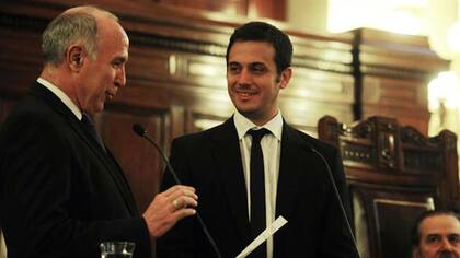 Julián Álvarez al tomar juramento en 2013 ante el juez de la Corte, Ricardo Lorenzetti