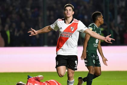 Julián Alvarez anotó tres goles ante Sarmiento para el histórico 7-0 de River, por la Copa Liga Profesional 2022