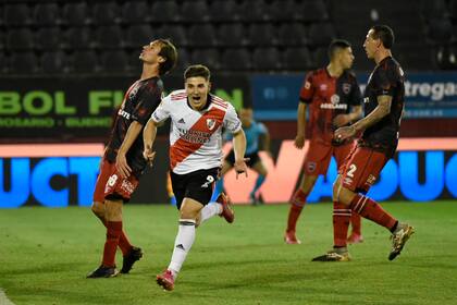 Julián Álvarez, autor de dos de los cuatro goles que marcó River en la goleada ante Newell's por 4-1