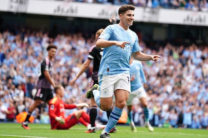 Julián Álvarez celebra un gol con Manchester City
