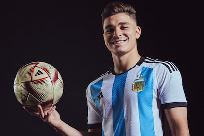 Julián Álvarez, con la camiseta de la selección argentina
