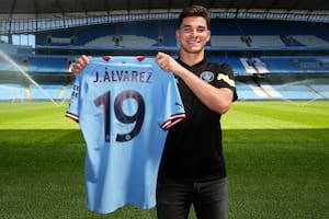 Julián Álvarez, con la camiseta de Manchester City: usará el dorsal 19
