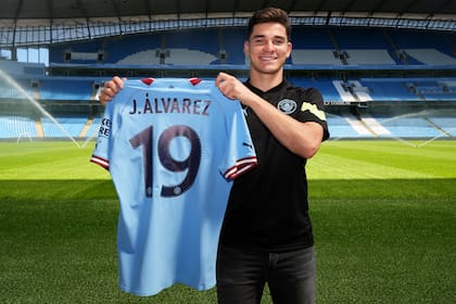 Julián Álvarez, con la camiseta de Manchester City: usará el dorsal 19