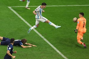 Julián Álvarez convierte el segundo gol de Argentina ante Croacia