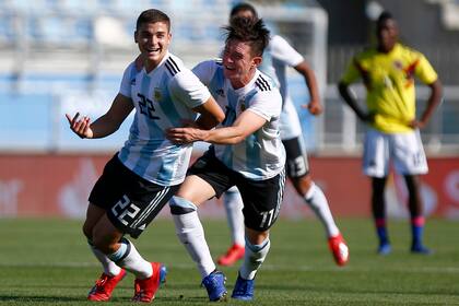 Julián Álvarez, de tiro libre, marcó la diferencia en un partido que la Argentina pudo golear