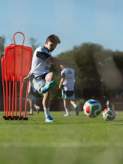 Julián Álvarez dejó atrás el esguince en el tobillo izquierdo y ya está en condiciones de jugar los amistosos