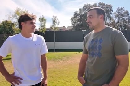 Julián Álvarez dialogó con Agustín Creevy en España