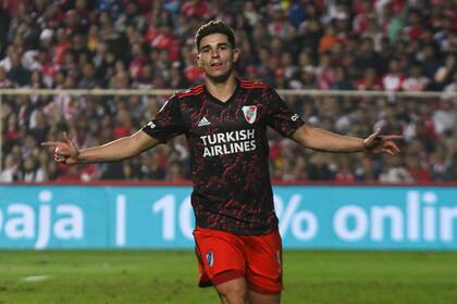 Julián Álvarez, el hombre de la noche en Santa Fe