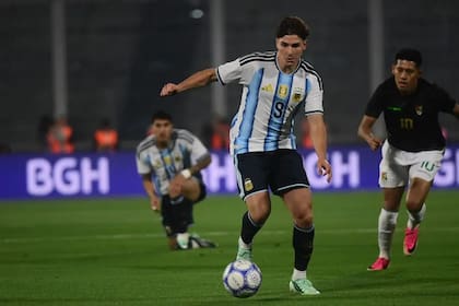 Julián Alvarez encuentra felicidad en la selección argentina y se complementa bien con Lautaro en el ataque