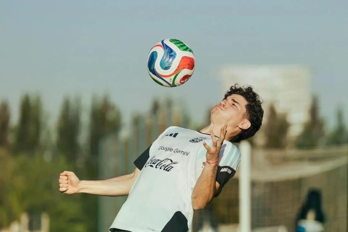Julián Álvarez entrenando con la selección argentina
