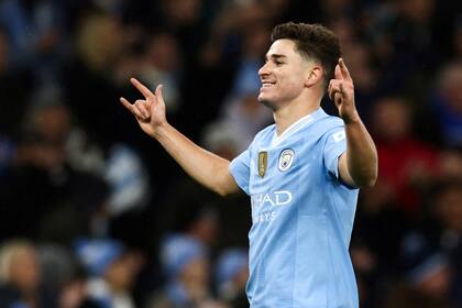 Julián Álvarez está dejando su sello en Manchester City y es valorado por todos en el fútbol inglés (Photo by Darren Staples / AFP) / RESTRICTED TO EDITORIAL USE. No use with unauthorized audio, video, data, fixture lists, club/league logos or 'live' services. Online in-match use limited to 120 images. An additional 40 images may be used in extra time. No video emulation. Social media in-match use limited to 120 images. An additional 40 images may be used in extra time. No use in betting publications, games or single club/league/player publications. /