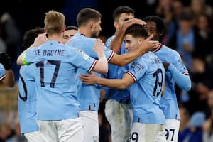 Julián Álvarez festeja su gol ante Fulham por la Premier League; el argentino anotó por segundo partido consecutivo